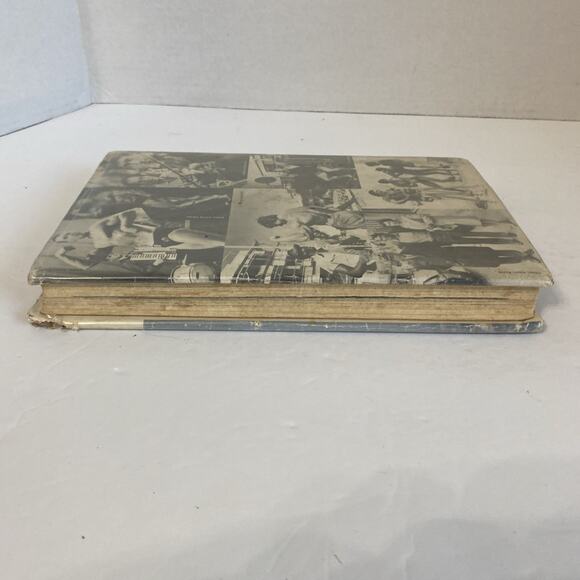 Arnold: The Education Of A Bodybuilder Hardcover (1977) HC DJ Ex Lib - Picture 4 of 16